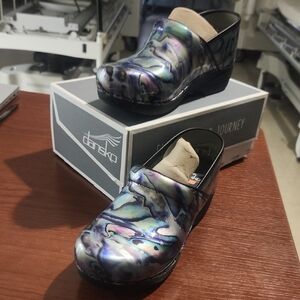 NWT Dansko Women's XP 2.0 PATENT SILVER PEARL US Womens 10.5 - 11. Sz 41